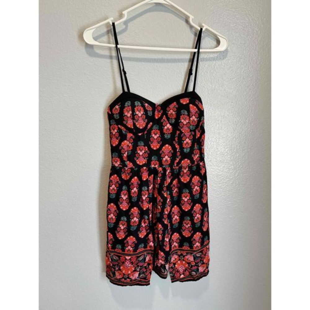 Band Of Gypsies Black Multi Floral Pockets Sweetheart Neck Pull-On Romper Size M